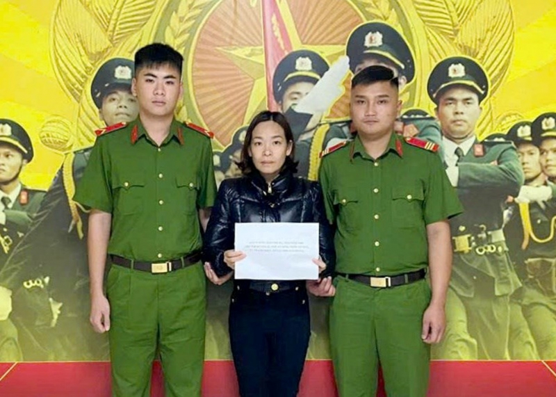 Bắt “nữ quái” lừa 6 xe ô tô đem đi cầm cố -0