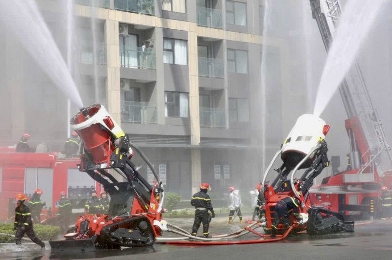 Gần 3.200 người tham gia diễn tập PCCC và CNCH tại tòa nhà cao tầng -0