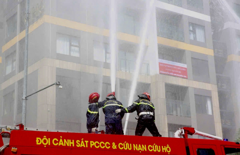 Gần 3.200 người tham gia diễn tập PCCC và CNCH tại tòa nhà cao tầng -2