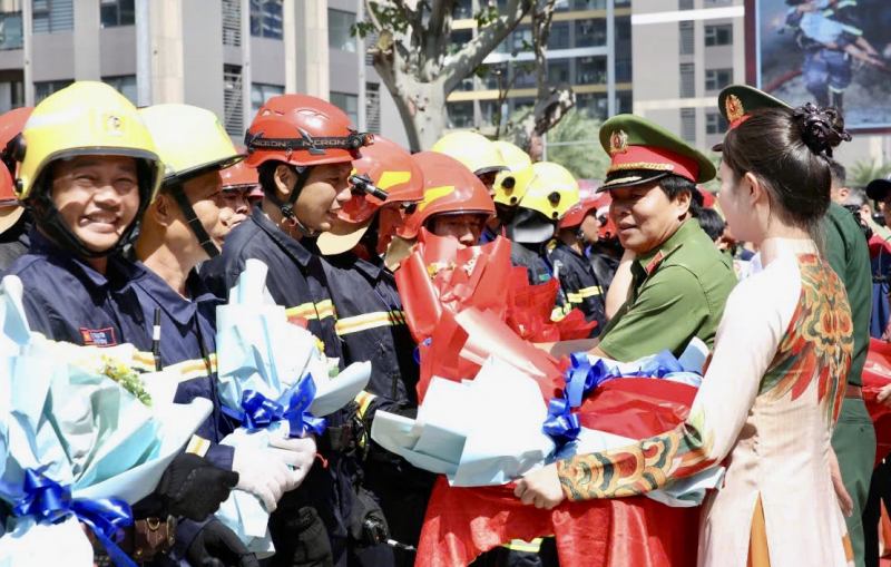 Gần 3.200 người tham gia diễn tập PCCC và CNCH tại tòa nhà cao tầng -0