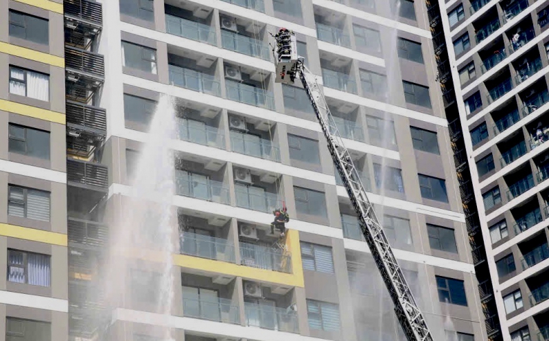 Gần 3.200 người tham gia diễn tập PCCC và CNCH tại tòa nhà cao tầng -2