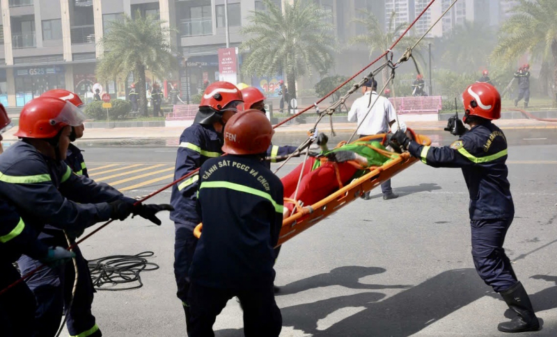 Gần 3.200 người tham gia diễn tập PCCC và CNCH tại tòa nhà cao tầng -3