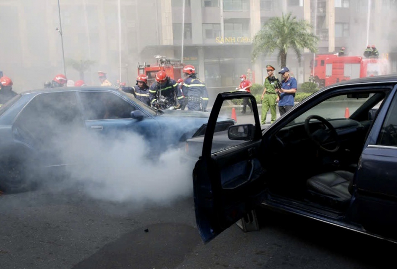 Gần 3.200 người tham gia diễn tập PCCC và CNCH tại tòa nhà cao tầng -0