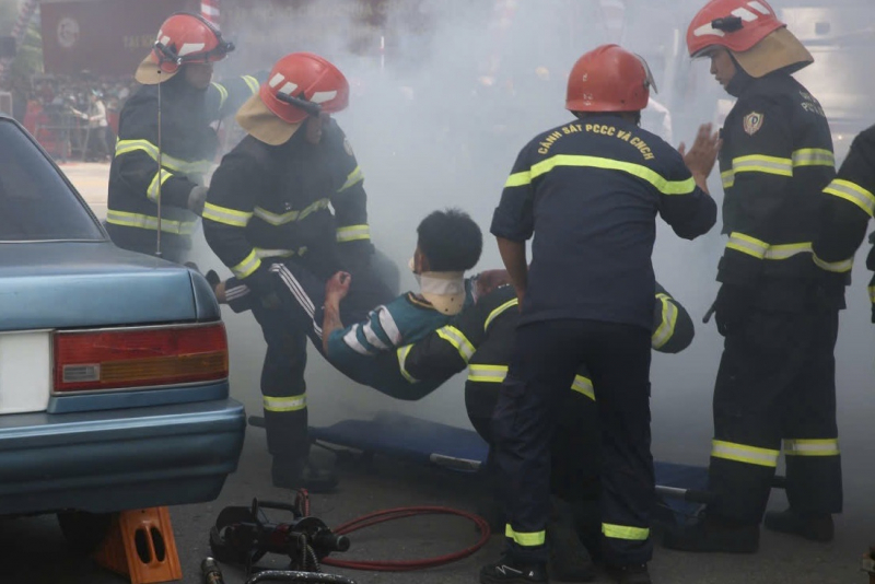 Gần 3.200 người tham gia diễn tập PCCC và CNCH tại tòa nhà cao tầng -3