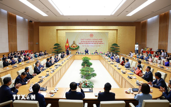 Thủ tướng: Tự hào về những người gieo mầm tri thức, nuôi dưỡng ước mơ -0