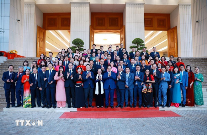 Thủ tướng: Tự hào về những người gieo mầm tri thức, nuôi dưỡng ước mơ -0