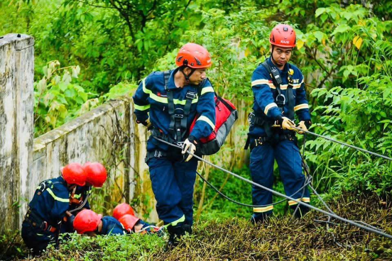 PCCC&CNCH Đà Nẵng diễn tập xử lý tai nạn hiểm nguy tại bán đảo Sơn Trà -0