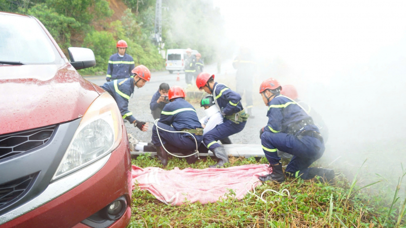 PCCC&CNCH Đà Nẵng diễn tập xử lý tai nạn hiểm nguy tại bán đảo Sơn Trà -3