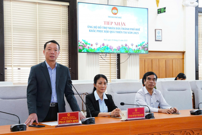 Bộ Công an tặng 5 tỷ đồng cho nhân dân TP Huế khắc phục hậu quả thiên tai  -0