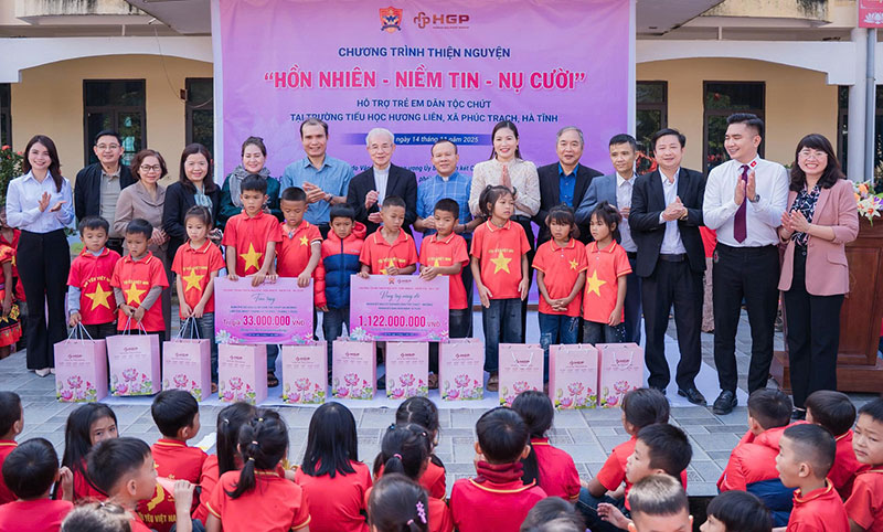 Hoàng Gia Phát hỗ trợ hơn 1,1 tỷ đồng cho học sinh dân tộc Chứt -0