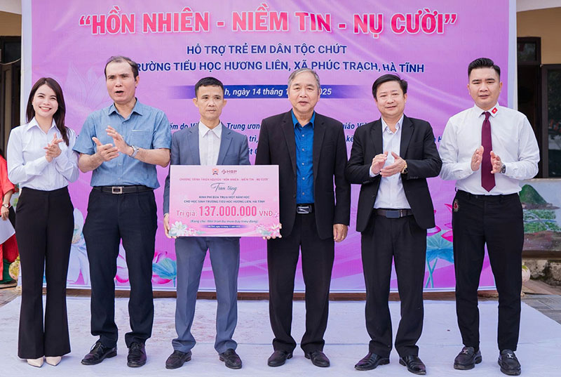 Hoàng Gia Phát hỗ trợ hơn 1,1 tỷ đồng cho học sinh dân tộc Chứt -1