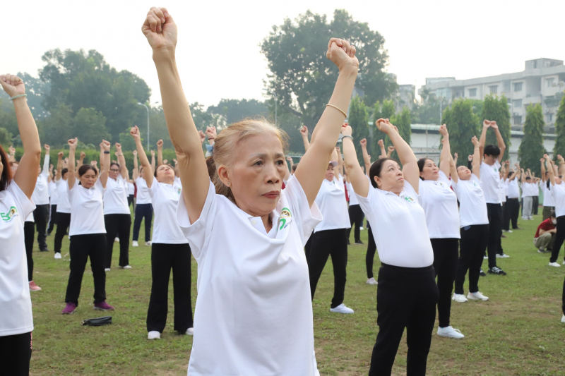 TP. Hồ Chí Minh: Gần 2.000 người tham gia Đồng diễn Dưỡng sinh vì sức khỏe cộng đồng -1