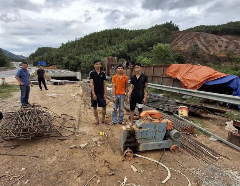 Bắt 3 đối tượng trộm cắp 2 tấn sắt thép tại dự án thi công mở rộng cao tốc La Sơn - Hoà Liên. -0