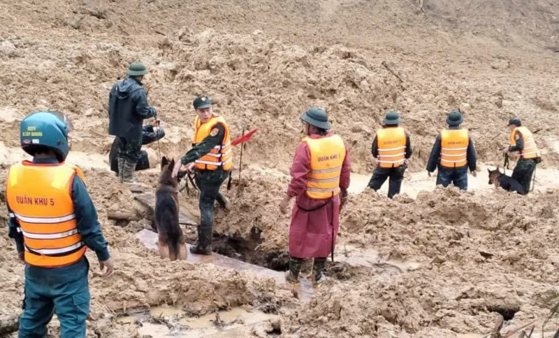 Tạm dừng tìm kiếm 3 người mất tích do sạt lở núi ở vùng biên giới Đà Nẵng -0