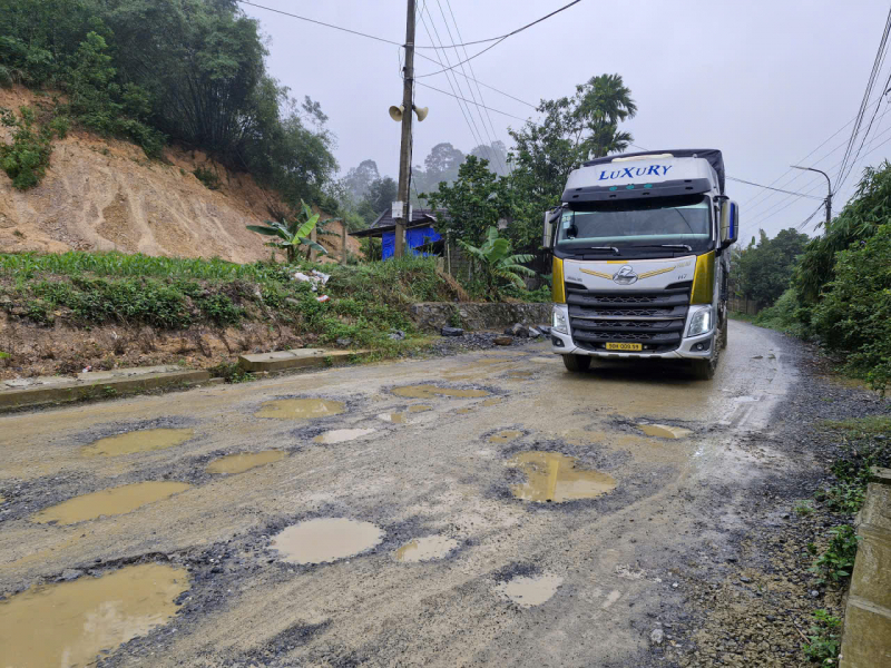 Ám ảnh khi lưu thông trên tuyến đường gần 100 tỷ thi công dở dang -1
