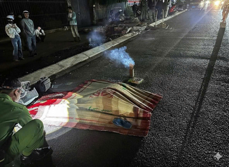 Thiếu quan sát, tài xế xe đầu kéo tông tử vong người đi xe đạp cùng chiều -0