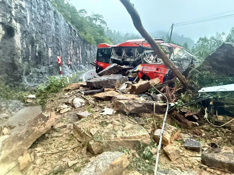 Cấm đèo Khánh Lê, hạn chế đèo Sông Pha do mưa lớn, sạt trượt đất -0