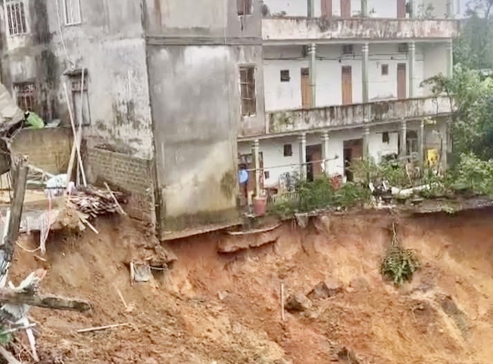 ការបាក់ដីយ៉ាងធ្ងន់ធ្ងរនៅឃុំកែសាញ់ គ្រួសារជាច្រើនត្រូវជម្លៀស -0