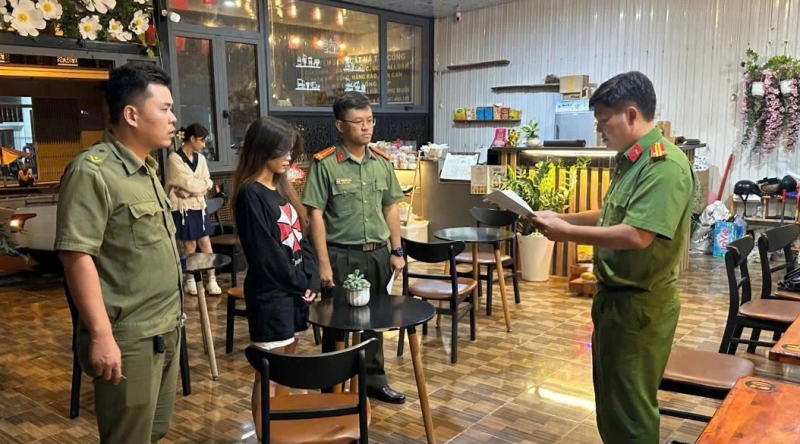 Tài xế taxi gài ma túy vu khống đồng nghiệp -0