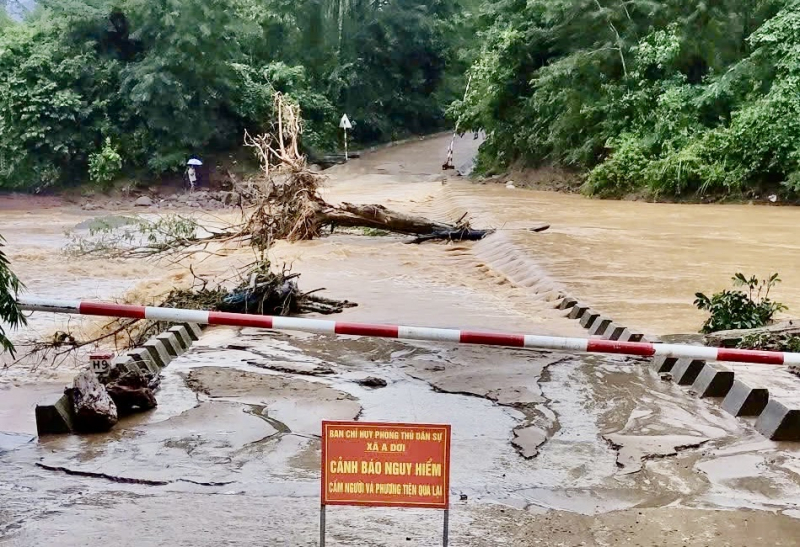 Quảng Trị: Mưa lớn trên diện rộng gây ngập sâu nhiều khu vực miền núi -1