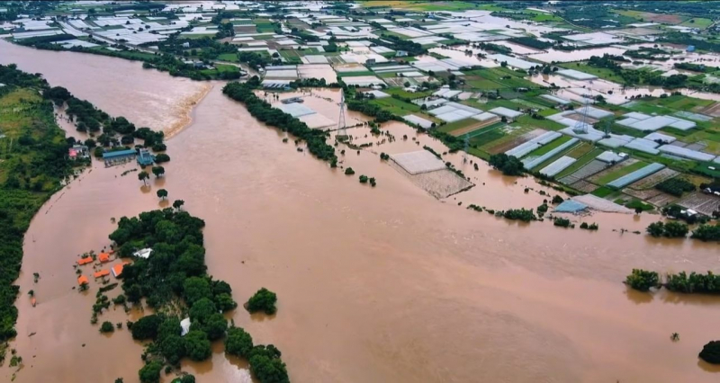 Floden Dinh Phan Rang riskerar att svämma över, vilket orsakar stora översvämningar -1