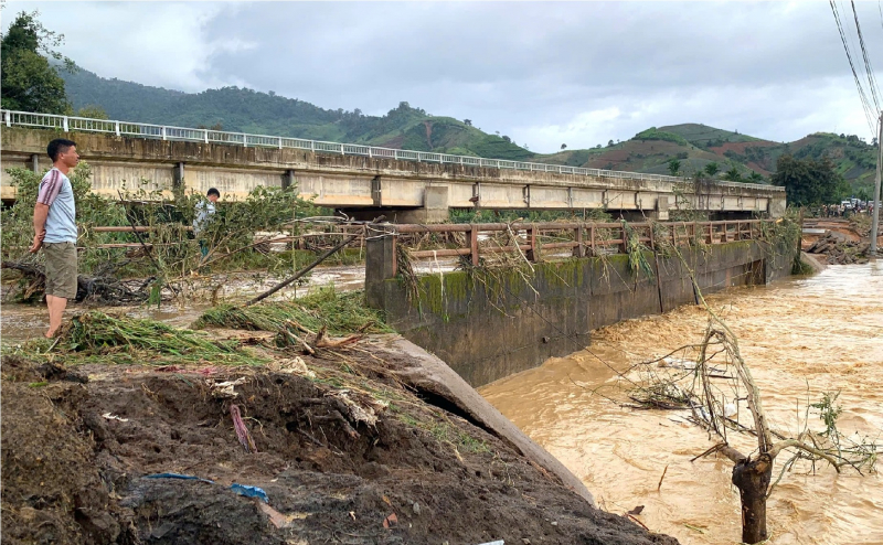 Повені затопили, десятки тисяч людей у Дак Лаку були ізольовані -0