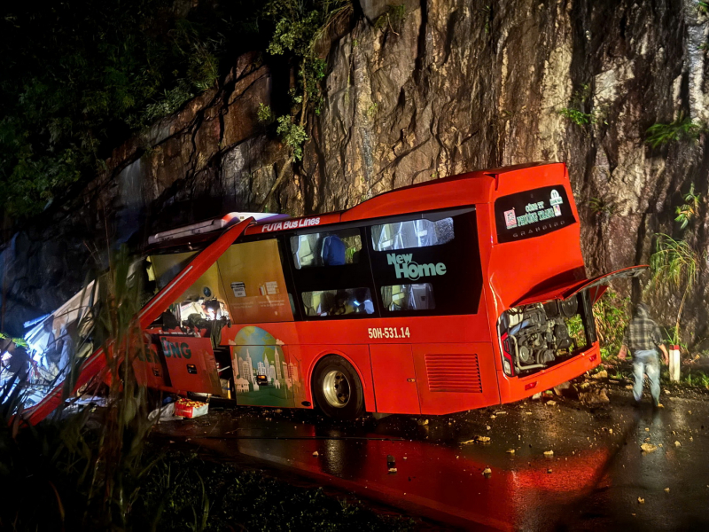 គ្រោះថ្នាក់រថយន្តក្រុងដឹកអ្នកដំណើររអិលធ្លាក់ផ្លូវខាន់ឡេ៖ មនុស្ស២នាក់បានចេញពីមន្ទីរពេទ្យ ១៧នាក់កំពុងសម្រាកព្យាបាលនៅថេរ-០
