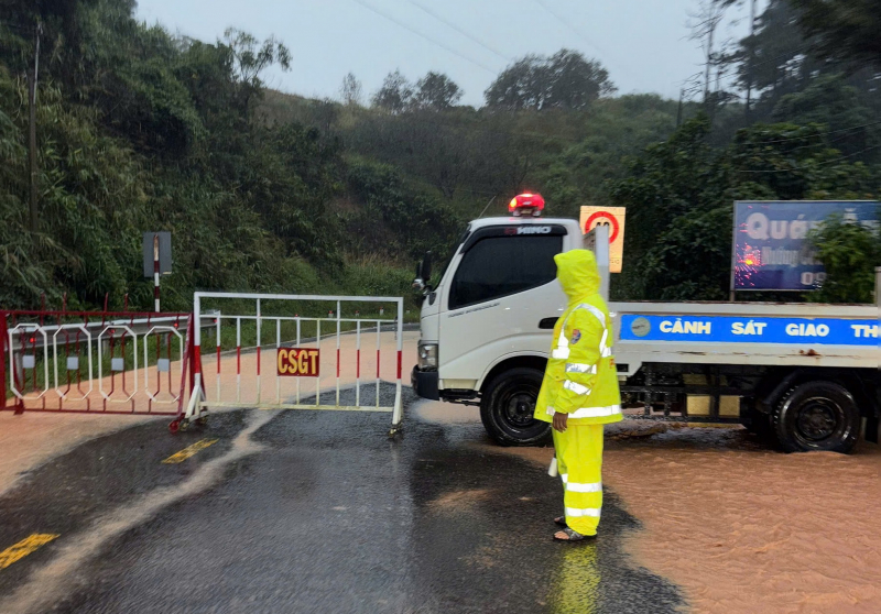 Khánh Hoà: 7 người chết, 17 người bị thương, 1 người mất tích do mưa lũ, sạt lở đất đá. -0