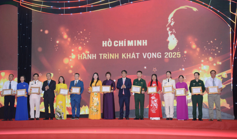 Lan toả sâu rộng các tấm gương sáng trong học tập, làm theo tư tưởng, đạo đức, phong cách Hồ Chí Minh -0