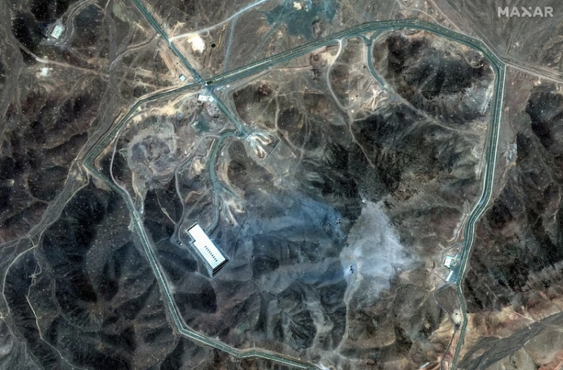 Iran bất ngờ tuyên bố ngừng làm giàu uranium -0