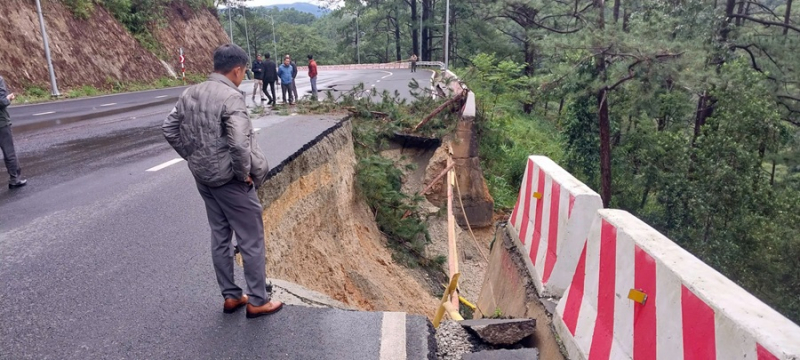 Cấm đèo Khánh Lê, hạn chế đèo Sông Pha do mưa lớn, sạt trượt đất -0