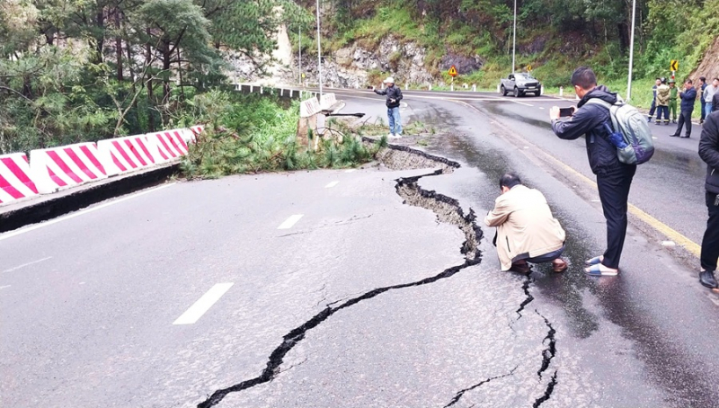 Cấm đèo Khánh Lê, hạn chế đèo Sông Pha do mưa lớn, sạt trượt đất -0
