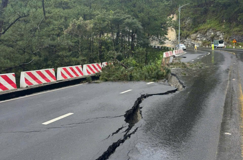 Đèo Prenn Đà Lạt nứt toác, cấm mọi phương tiện qua lại -0