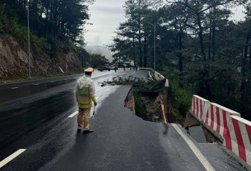 Đèo Prenn Đà Lạt nứt toác, cấm mọi phương tiện qua lại -0