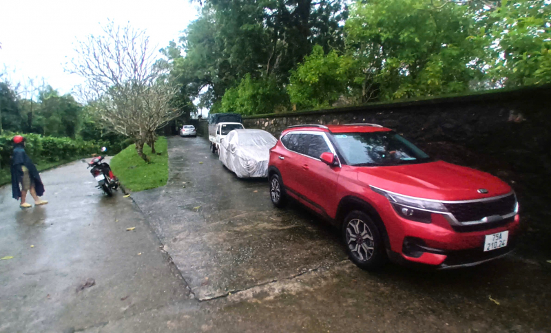 Nước sông dâng cao, nhiều khu vực ở Huế lại ngập trong lũ -0