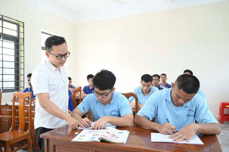 Cơ sở cai nghiện ma tuý mở lớp xoá mù chữ cho người cai nghiện -0