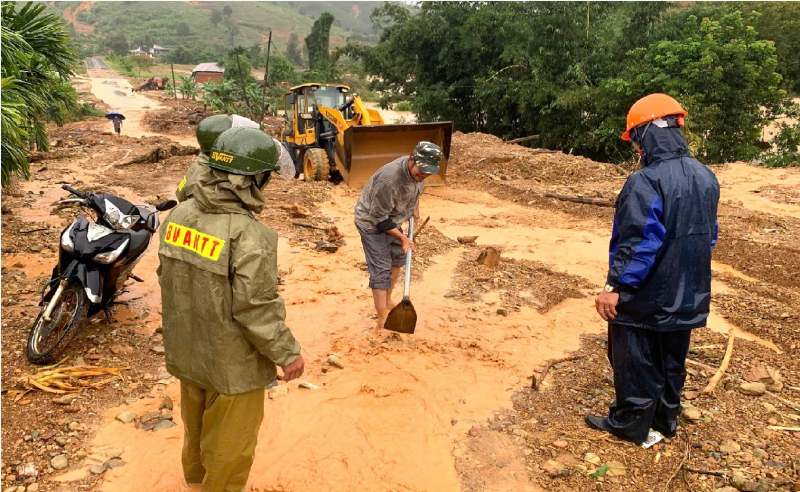 Jordskred dånade som ett vattenfall, många människor fick panik och flydde -0