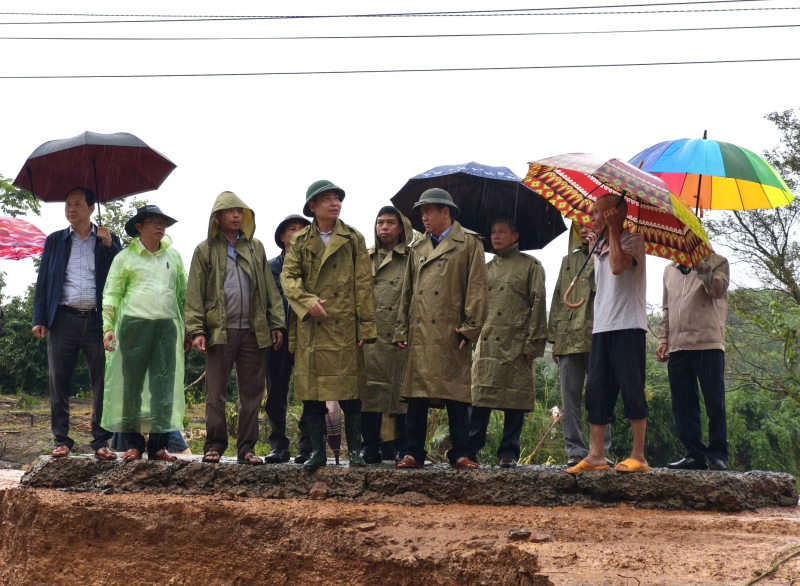 ভূমিধসের ঝুঁকি, রাতে ১৮০ জনকে জরুরিভাবে সরিয়ে নেওয়া হয়েছে -০