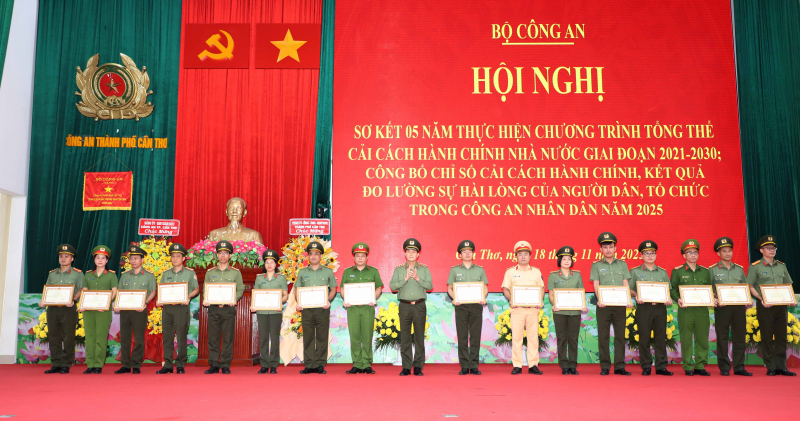 Lấy sự hài lòng của người dân, doanh nghiệp làm thước đo cải cách hành chính trong CAND -0