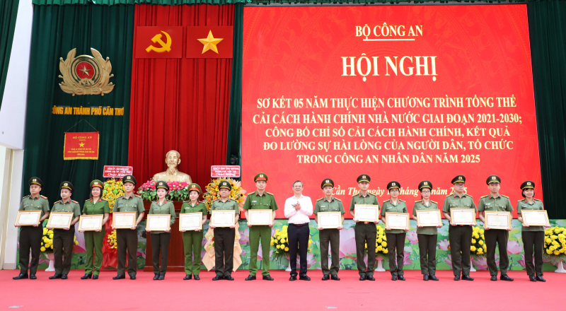 Lấy sự hài lòng của người dân, doanh nghiệp làm thước đo cải cách hành chính trong CAND -0