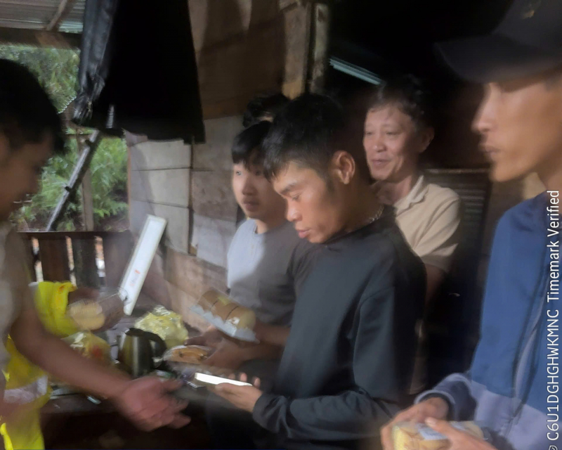 CSGT Lâm Đồng giải cứu 20 mắc kẹt giữa đèo Khánh Lê -0