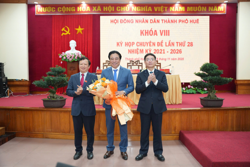 Nguyên Chủ tịch UBND tỉnh Khánh Hòa được bầu giữ chức Chủ tịch UBND TP Huế -0