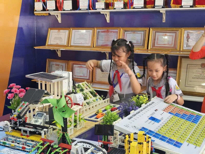 TP Hồ Chí Minh khai mạc triển lãm 50 năm đổi mới giáo dục -0