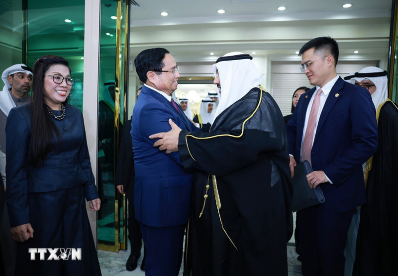 Thủ tướng Phạm Minh Chính thăm nguyên Thủ tướng Kuwait Sheikh Nasser tại nhà riêng -0