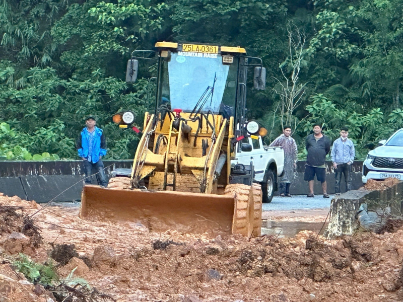 Τα νερά των πλημμυρών στα ποτάμια της πόλης Χουέ υποχωρούν αργά, αλλά περισσότερα από 7.000 σπίτια εξακολουθούν να είναι πλημμυρισμένα -0