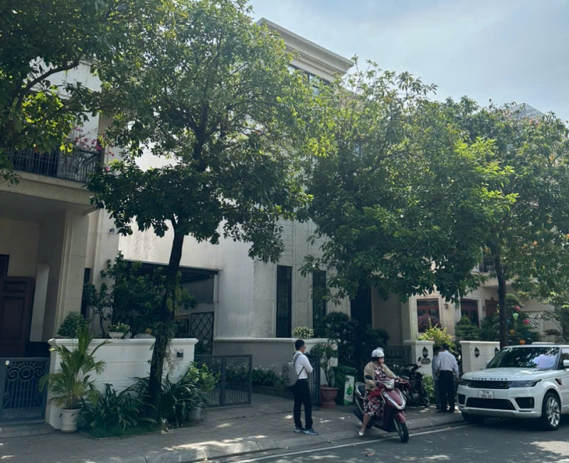 z7216168760568_7d4b409cdf9285bc39cd1e2410e9ea4e.jpg -0