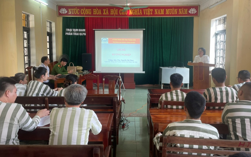 Những “người thầy giáo” mang sắc phục Công an -0