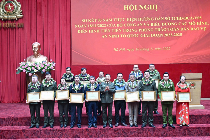 Til ære for 71 typiske avanserte modeller i hele folkets bevegelse for å beskytte nasjonal sikkerhet (ANTQ) i perioden 2022–2025. -0