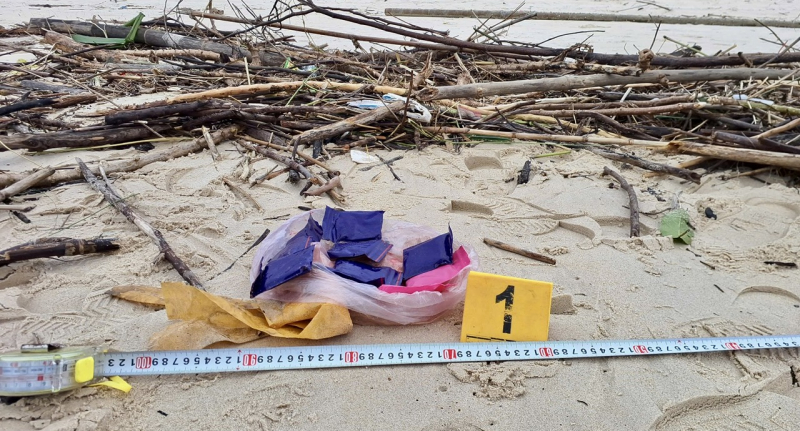 Phát hiện ma túy trôi dạt vào bờ biển Nam Cửa Việt -0