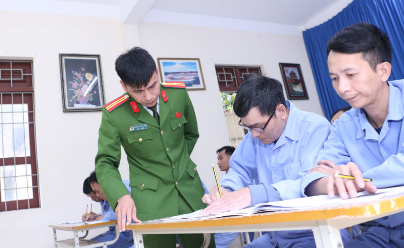 Lớp học “xoá mù chữ” trong Cơ sở cai nghiện: Hành trình nhân văn dưới mái nhà Công an -0
